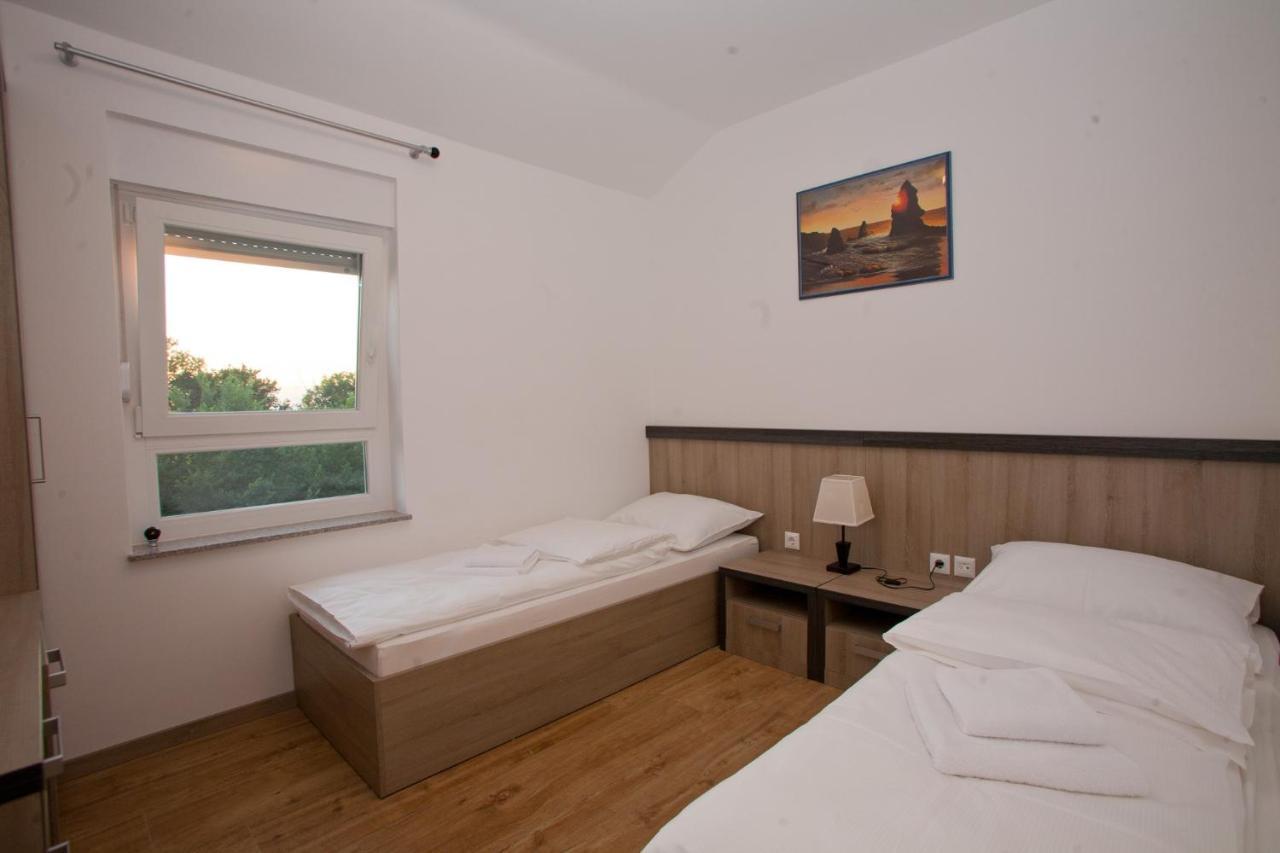 Apartments Maslina II Njivice Extérieur photo