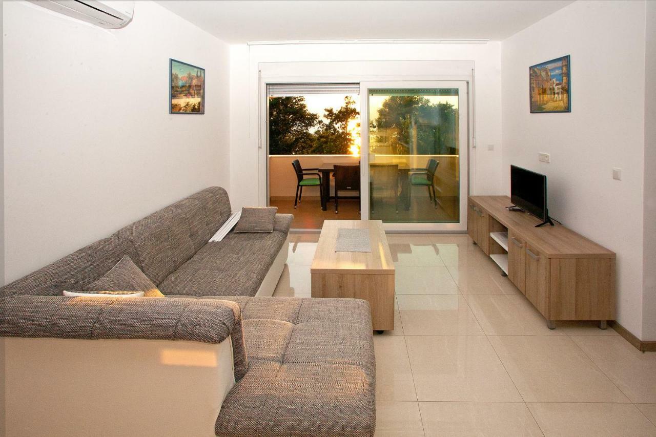 Apartments Maslina II Njivice Extérieur photo