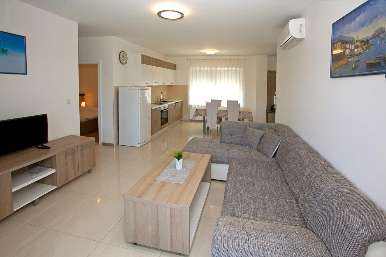 Apartments Maslina II Njivice Extérieur photo