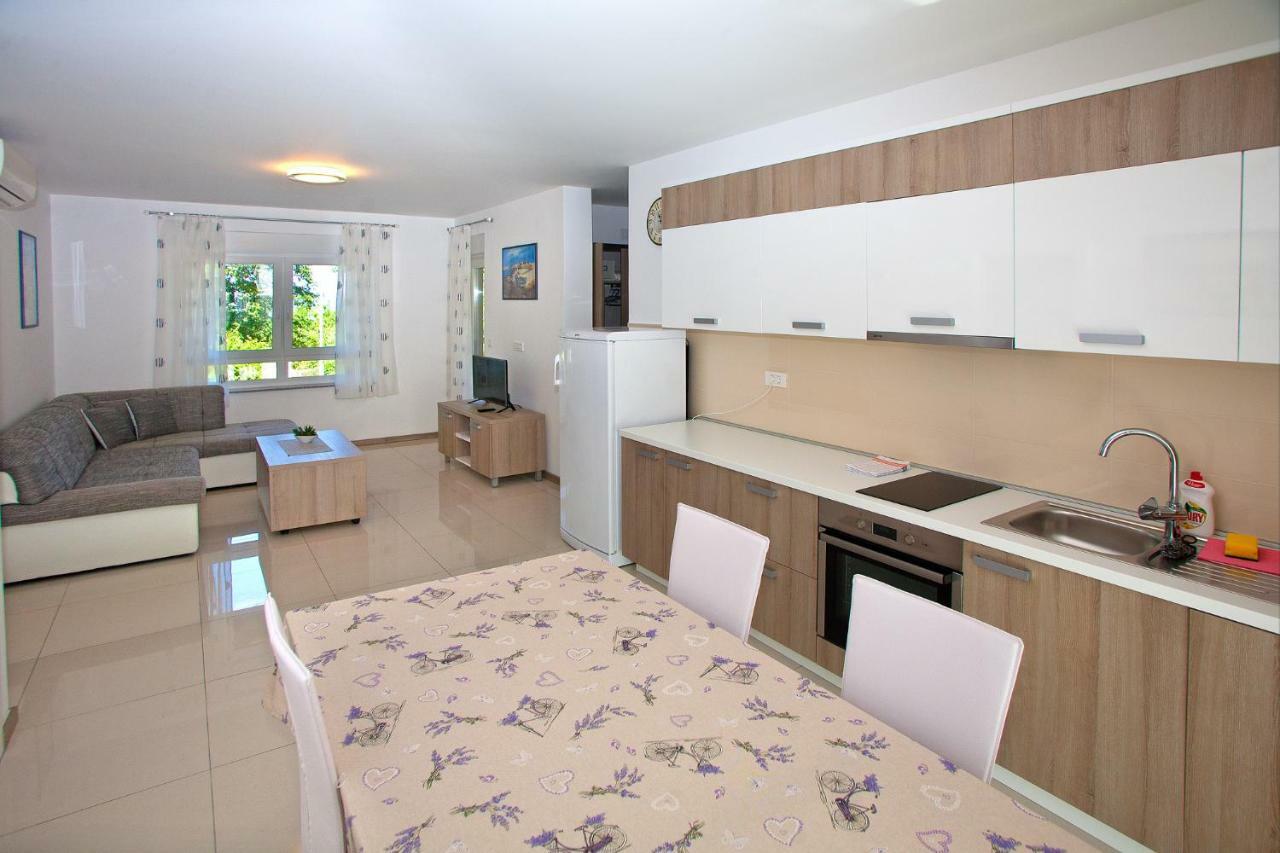 Apartments Maslina II Njivice Extérieur photo