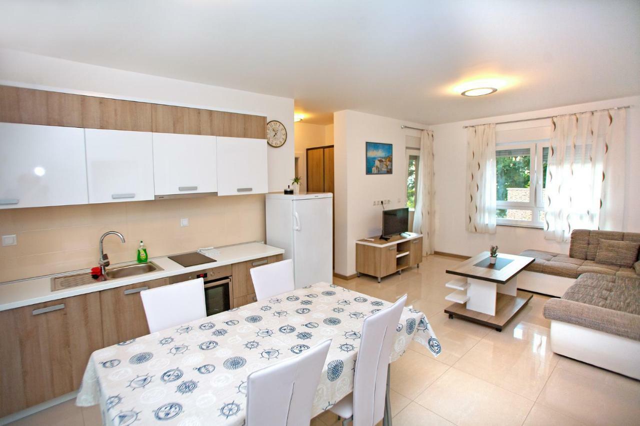 Apartments Maslina II Njivice Extérieur photo