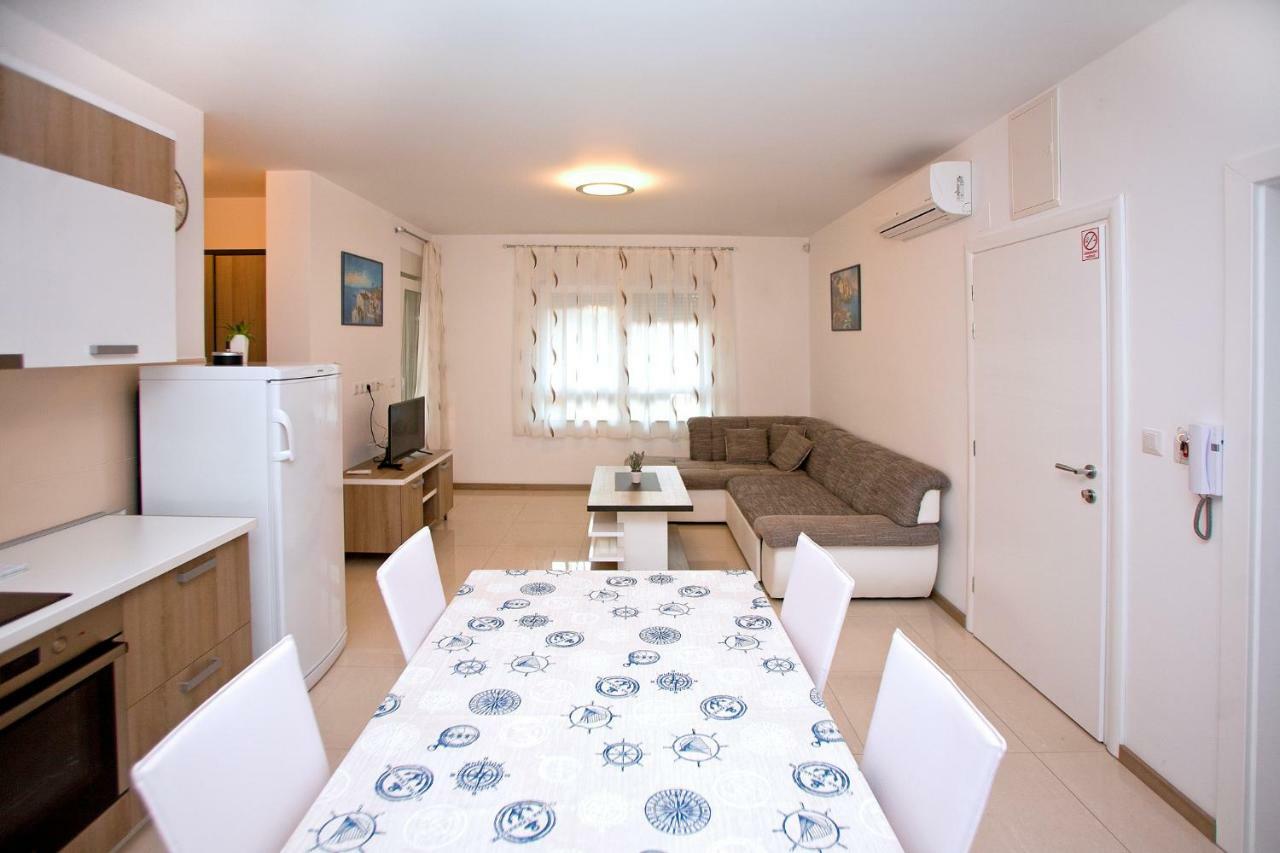 Apartments Maslina II Njivice Extérieur photo