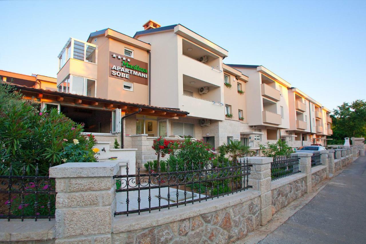 Apartments Maslina II Njivice Extérieur photo