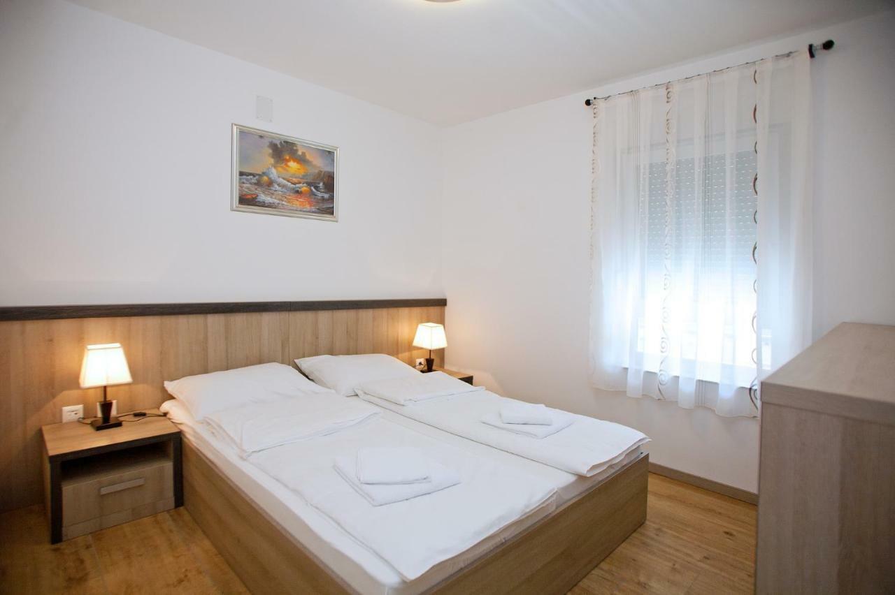 Apartments Maslina II Njivice Extérieur photo