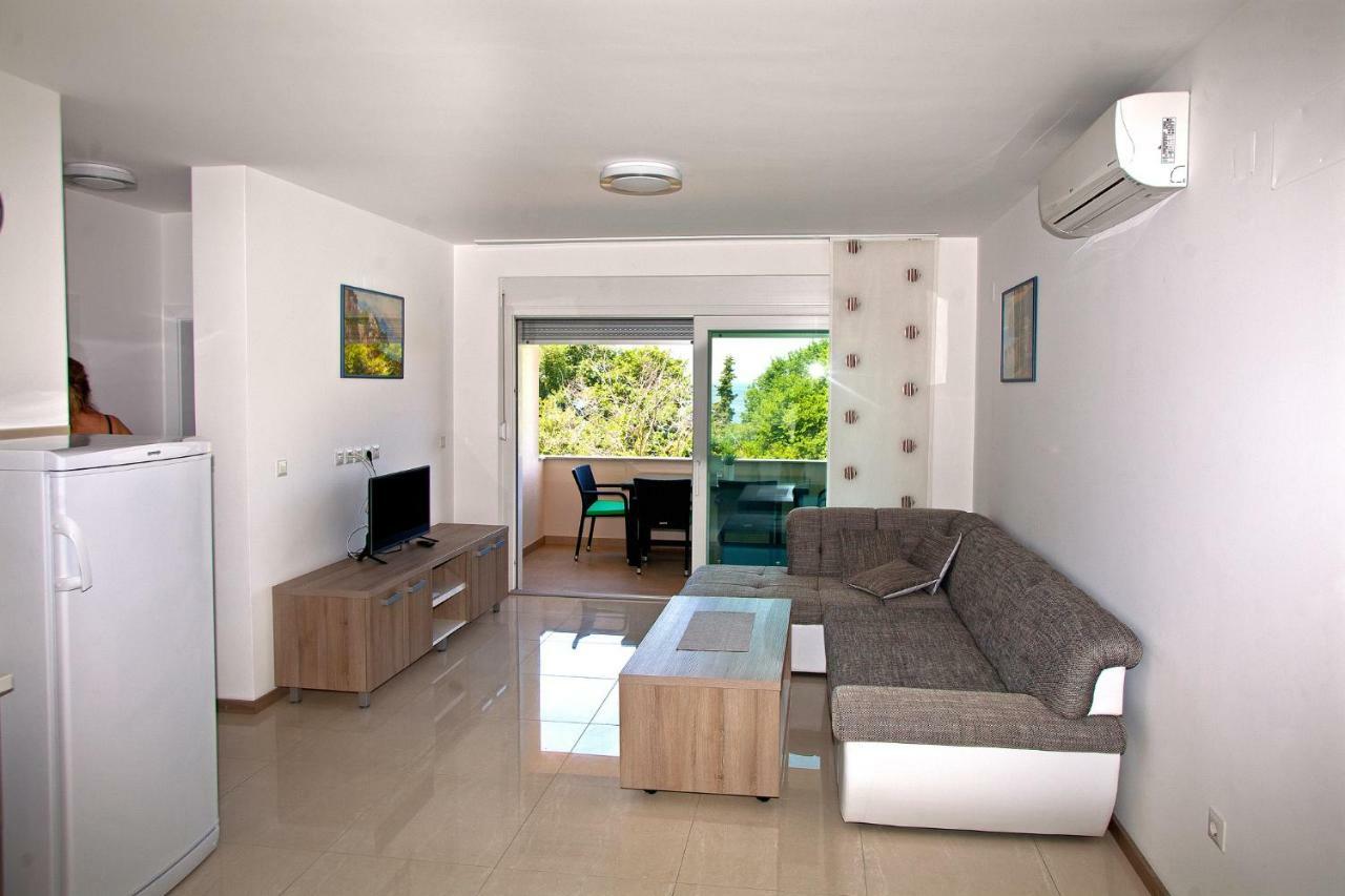 Apartments Maslina II Njivice Extérieur photo