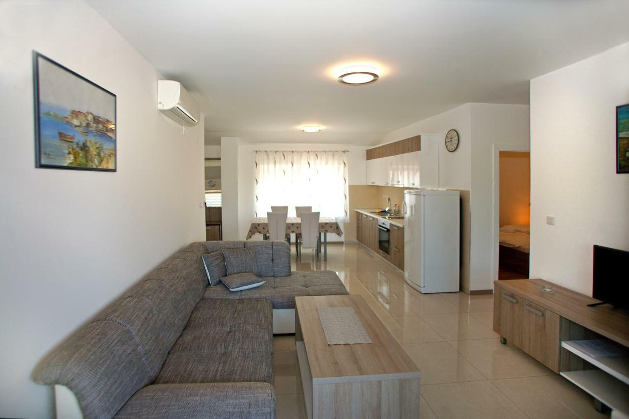 Apartments Maslina II Njivice Extérieur photo